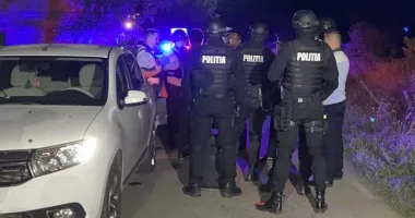 Stire din Eveniment : Ultraj la bar. Trupele speciale au intervenit pentru calmarea unui cuplu agresiv