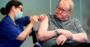 Stire din Social : Goana după vaccinul antigripal. "Nimeni nu se gândeşte la bătrâni. Este o bătaie de joc!"