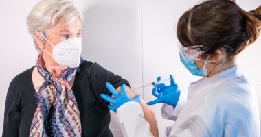 Stire din Social : Constănţenii s-au imunizat în masă! Vaccinul antigripal, epuizat mai ceva ca pâinea caldă!