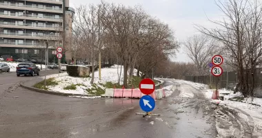 Stire din Social : Eroziunile amenință strada Valea Portului! Se caută soluții pentru stabilizarea totală a zonei