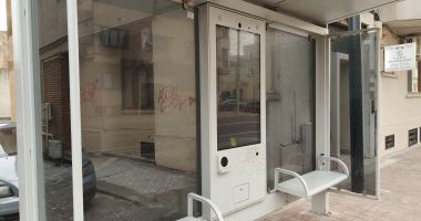 Stire din Eveniment : Vandalizarea stațiilor smart de autobuz, distracția minorilor huligani. "Ar trebui găsită o pedeapsă exemplară"