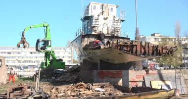 Stire din Social : Vaporașul din zona Gării CFR Constanța, în curând istorie. „Ar fi trebuit renovat”