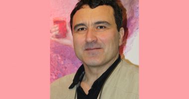 Stire din Cultură-Educație : Vernisaj la Muzeul de Artă. Prin "Confesiuni", Aurelian Broască își omagiază mentorul