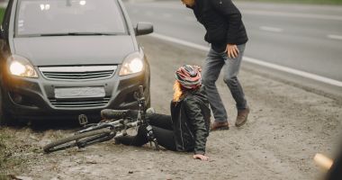 Stire din Eveniment : Nu negociați la locul accidentului! Un șofer era să facă pușcărie după ce a fost păcălit de victimă