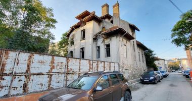 Construită în stil neoromânesc, vila "Dalas" a fost devalizată în stil românesc. "Nu o cumpără nimeni" - 2