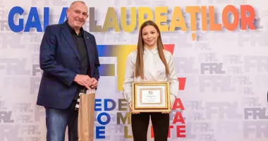 Stire din Sport : Luptătoarea Alexandra Voiculescu, sportivul anului la categoria U20