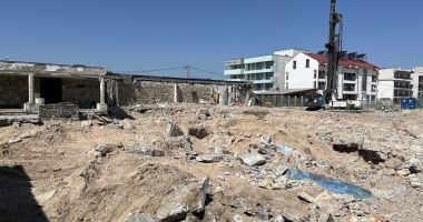 Stire din Social : Se lasă cu amenzi! Demolarea barului ”Vraja Mării” din Eforie Nord pune în pericol o clădire istorică