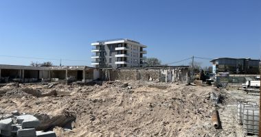 Se lasă cu amenzi! Demolarea barului ”Vraja Mării” din Eforie Nord pune în pericol o clădire istorică - 2