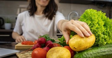 Stire din Economie : Zahărul şi cartofii, alimentele care s-au scumpit cel mai mult în ultimul an