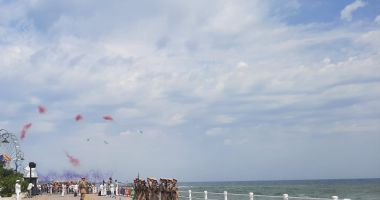 Faleza Cazinoului din Constanța a fost plină de spectatori, de Ziua Marinei Române - 9