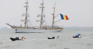 Faleza Cazinoului din Constanța a fost plină de spectatori, de Ziua Marinei Române - 5