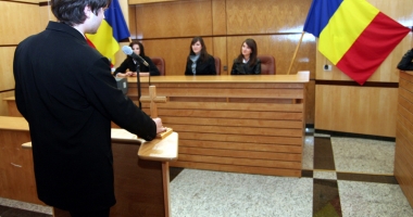 Stire din Eveniment : Turnătoria, obligatorie prin lege? Ani grei de închisoare dacă nu denunți infracțiunile la care ești martor