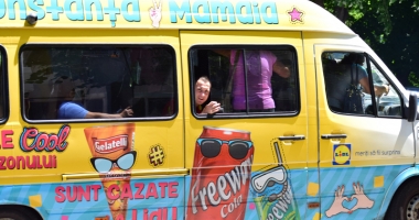 "Mizeria" afacerii maxi-taxi, ascunsă sub preș! Protecție din umbră pentru "coșciugele" pe patru roți - 2