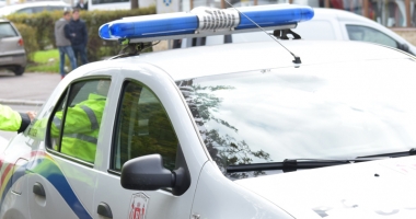 Stire din Eveniment : Agenți bătuți chiar în sediul de poliție.  "A spus că ne taie!"