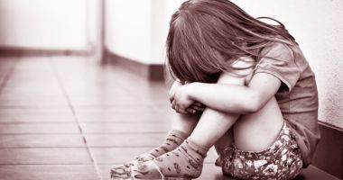Stire din Eveniment : Coșmarul unei copile de 12 ani, violată în repetate rânduri. "Sechelele sunt severe!"