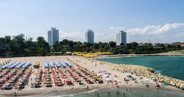 Stire din Economie : Hotelierii de pe litoral, investiţii în an de pandemie. „Românii încep să devină patrioți”