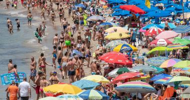 Mai plecăm sau nu în concediu? Vacanţele românilor, sub ameninţarea valului patru! - 2