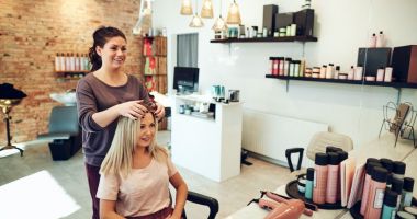 Stire din Economie : Vrei să începi propria ta afacere? Un salon de înfrumuseţare ar fi o idee bună