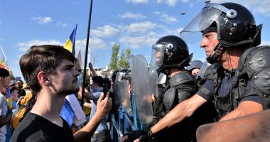 Stire din Eveniment : Anchetă în dosarul "10 august". "Niciun jandarm din Constanța nu a lovit oameni căzuți la pământ!"