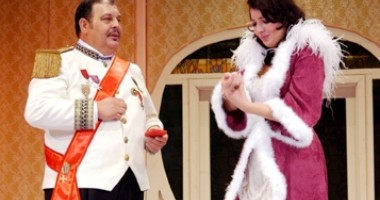 Stire din Cultură-Educație : Cât de bine e să fii actor: multe aplauze, bani puțini!