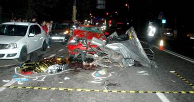 Stire din Eveniment : Imagini de groază pe șoselele Constanței: oameni zdrobiți, răniți cu picioare amputate