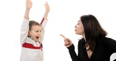 Stire din Cetățenești : Ce riscă mamele de băieți prea severe