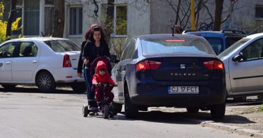 Trotuarele Constanței, transformate în locuri de parcare. Nesimțire sau lipsă de soluții? - 4