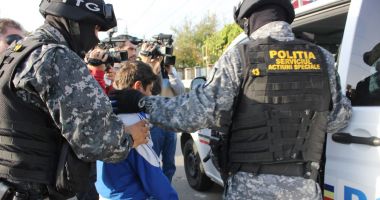 Stire din Eveniment : Semnal de alarmă! Minorii, viitori infractori de top, de la tâlhari, la traficanți de droguri și proxeneți!