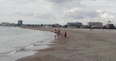 Este sau nu periculoasă intrarea în mare, la Mamaia? „Turiştii trebuie să fie atenţi când intră în apă” - 2