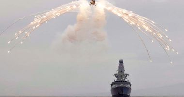 Stire din Actualitate : Şicanare pe Marea Neagră între nave de război britanice şi ruseşti