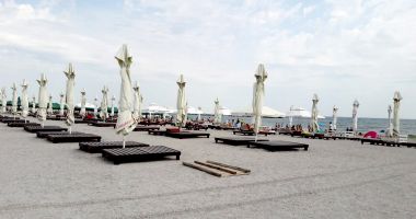 Unde-i lege nu-i tocmeală, dar nu şi în Mamaia! Şezlongurile sunt chiar în buza mării! - 3