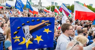 Stire din Actualitate : Va ieşi Polonia din UE? Tensiunile alimentează un posibil Polexit