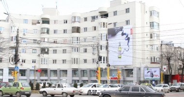 "Cine vrea, n-are decât să-și umple blocul de antene, fire și reclame!" - 2