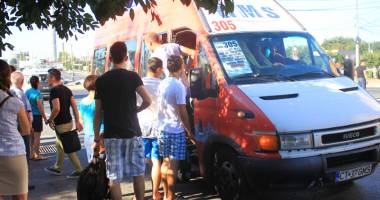 IMAGINI REVOLTĂTOARE / CÂT ÎI MAI TOLERĂM? Maxi-taxi: la limita obrăzniciei și a inconștienței! - 3