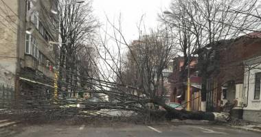Drumuri închise, localități fără apă  și curent, cursuri școlare suspendate! - 3
