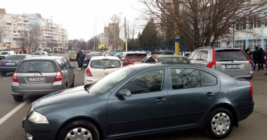 Nesimțire maximă! Bulevarde blocate de părinții ce vin să-și ia odraslele de la școală - 3