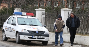Polițiști agresați de doi indivizi beți, care au urinat pe autospecială. "Trebuie modificată legislația!" - 4