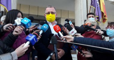Stire din Economie : Ministrul Agriculturii, discuții cu fermierii din Constanța. Păcăleală sau soluţii concrete pentru agricultori?