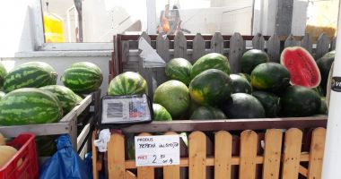Pepeni giganţi de vânzare în pieţele din Constanţa. Unul singur ajunge şi la 20 kg - 4