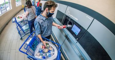 Nu mai aruncaţi sticlele! O să puteţi să vă luaţi înapoi banii pe ele - 3