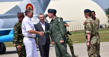 Klaus Iohannis, în vizită  la baza militară Kogălniceanu:  "Mă simt mândru de oamenii noștri" - 4