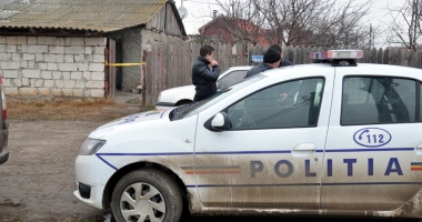 Stire din Eveniment : Polițiști agresați de doi indivizi beți, care au urinat pe autospecială. "Trebuie modificată legislația!"