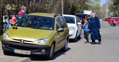 Trotuarele Constanței, transformate în locuri de parcare. Nesimțire sau lipsă de soluții? - 5