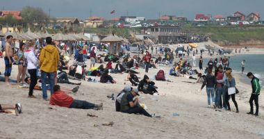 Stire din Economie : Start bun pentru sezonul estival. Peste 15.000 de turişti pe litoralul românesc