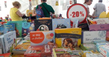 Turism cultural la malul mării. Piaţa Ovidiu vă aşteaptă la o cură de aerosoli şi o carte bună - 4