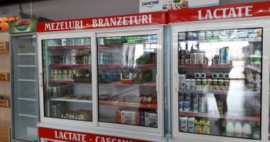 Unde-i lege nu-i tocmeală, dar nu şi în Mamaia! Şezlongurile sunt chiar în buza mării! - 5