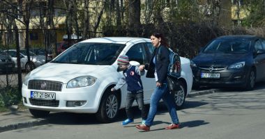 Trotuarele Constanței, transformate în locuri de parcare. Nesimțire sau lipsă de soluții? - 6