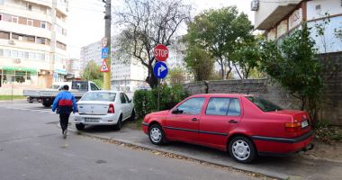 Trotuarele Constanței, transformate în locuri de parcare. Nesimțire sau lipsă de soluții? - 10
