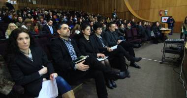 Lupta cu abandonul școlar  și sărăcia: "Îți dau 50 de lei  dacă nu lipsești de la grădiniță" - 2