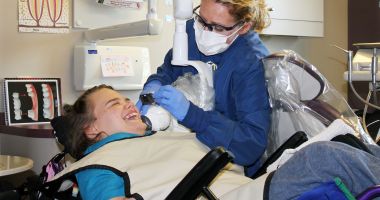 Tratați-vă abcesul dentar sau riscați să vă pierdeți dinții!